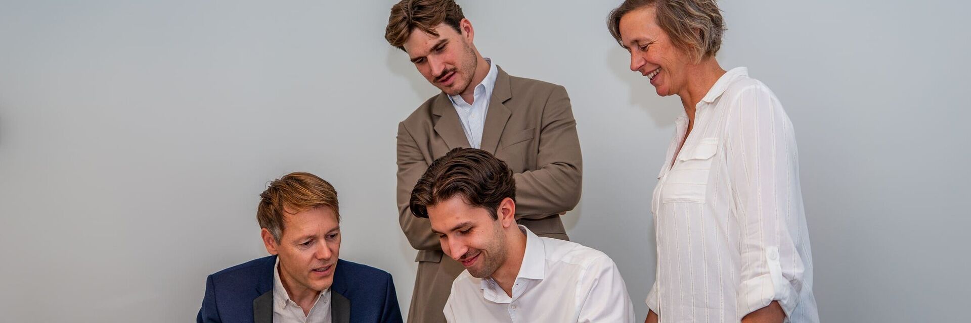 Vertel ons waar je naar op zoek bent.
Wij doen de rest.